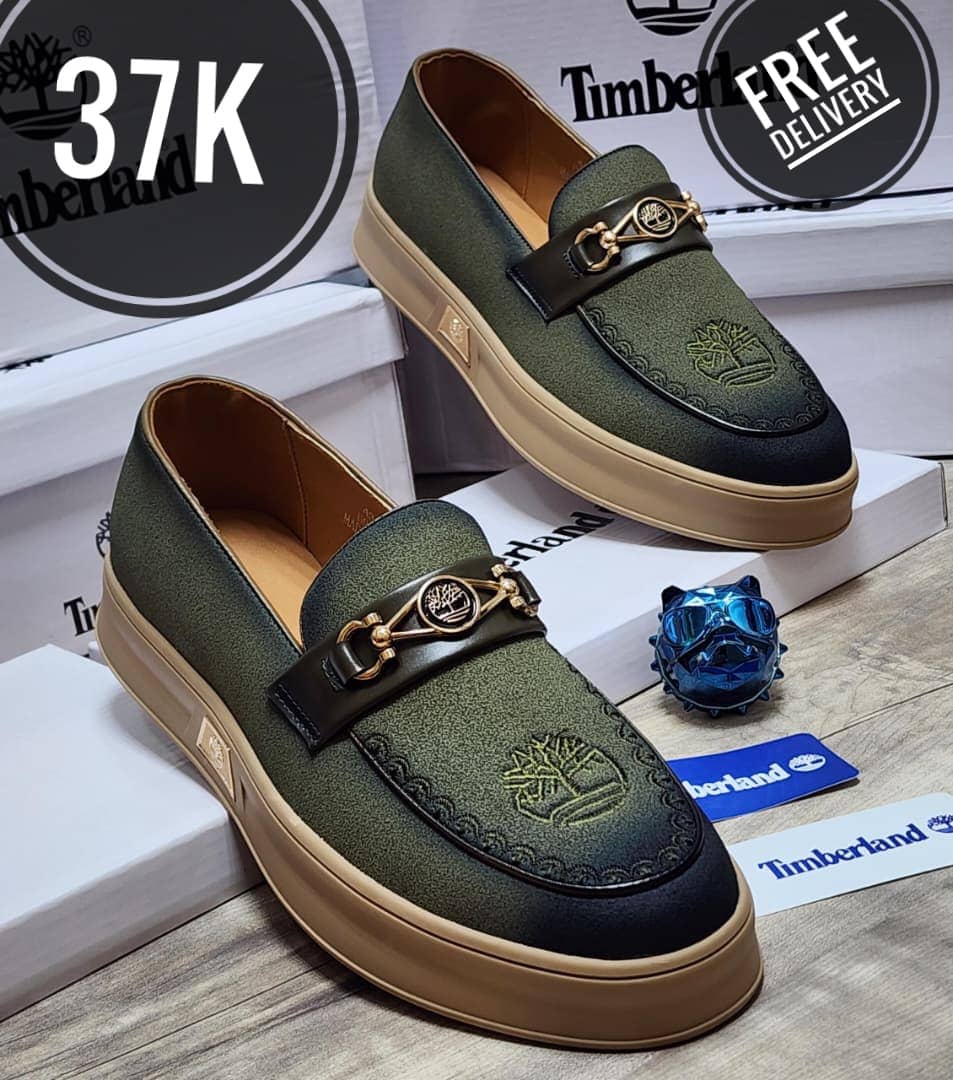 EX2325 sneaker angle view